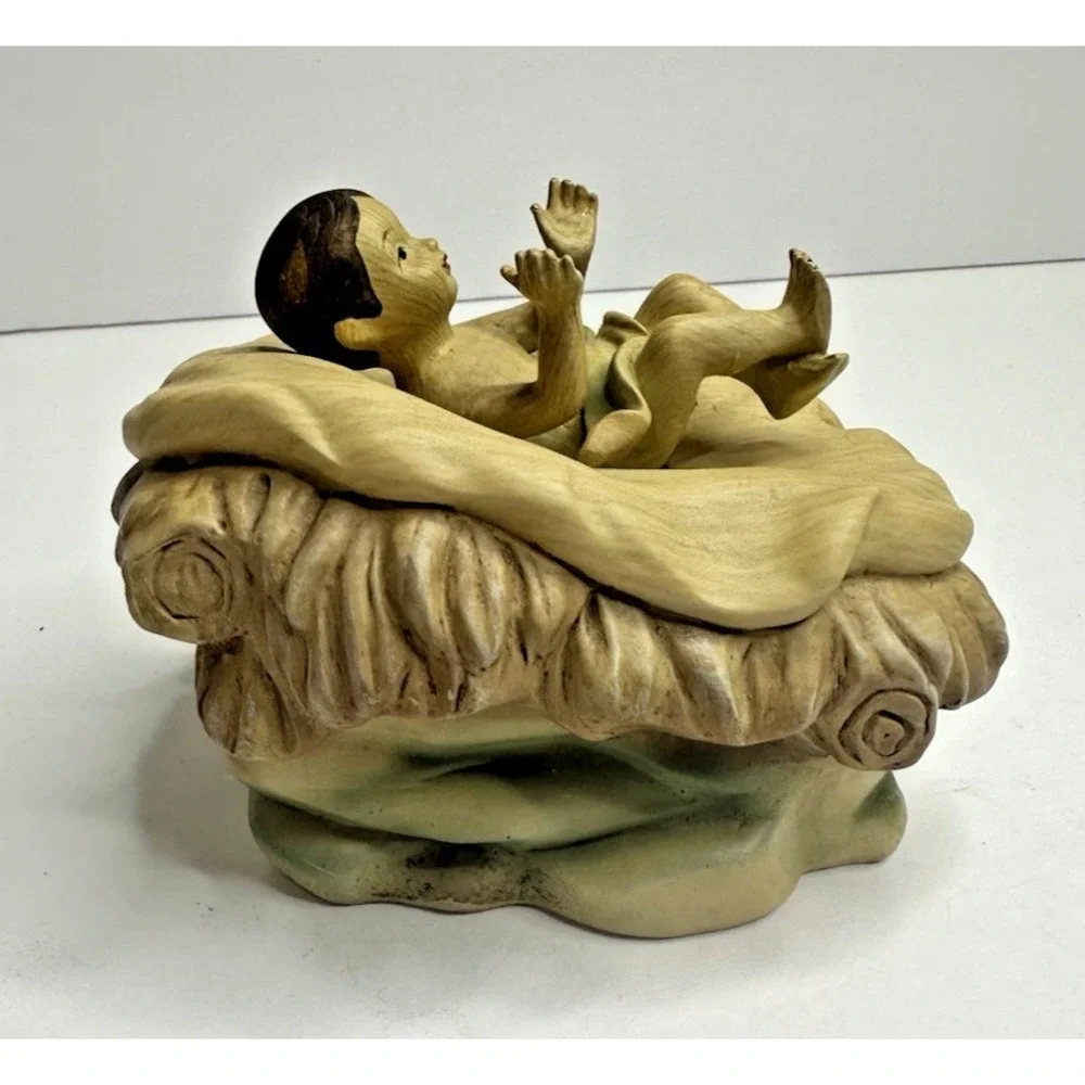 Sams Club Members mark Baby Jesus Replacement From Nativity Set‎